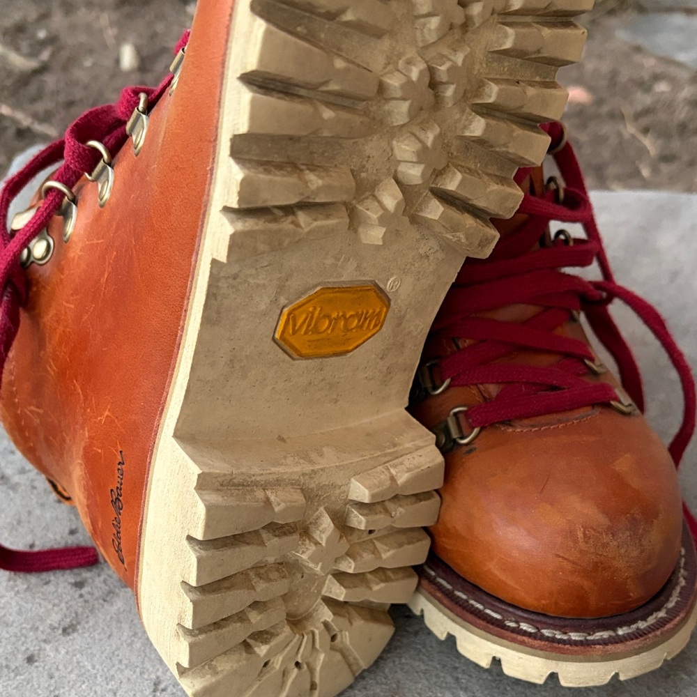 Eddie Bauer Brown Lace Up Boots with Red Laces - Picture 2 of 7